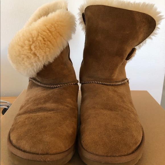 Uggs with box - Picture 2 of 3